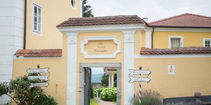 Winterhochzeit - Neumarkt im Mühlkreis - Die wunderschöne Anlage des Schloss Mühldorf in Oberösterreich. - Schloss Mühldorf