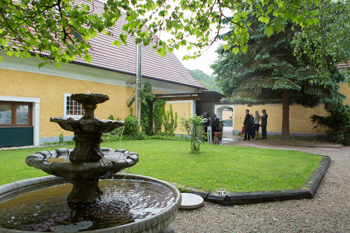 Hochzeitslocation: Liebevoll angelegter Garten auf Schloss Mühldorf in Oberösterreich. - Schloss Mühldorf