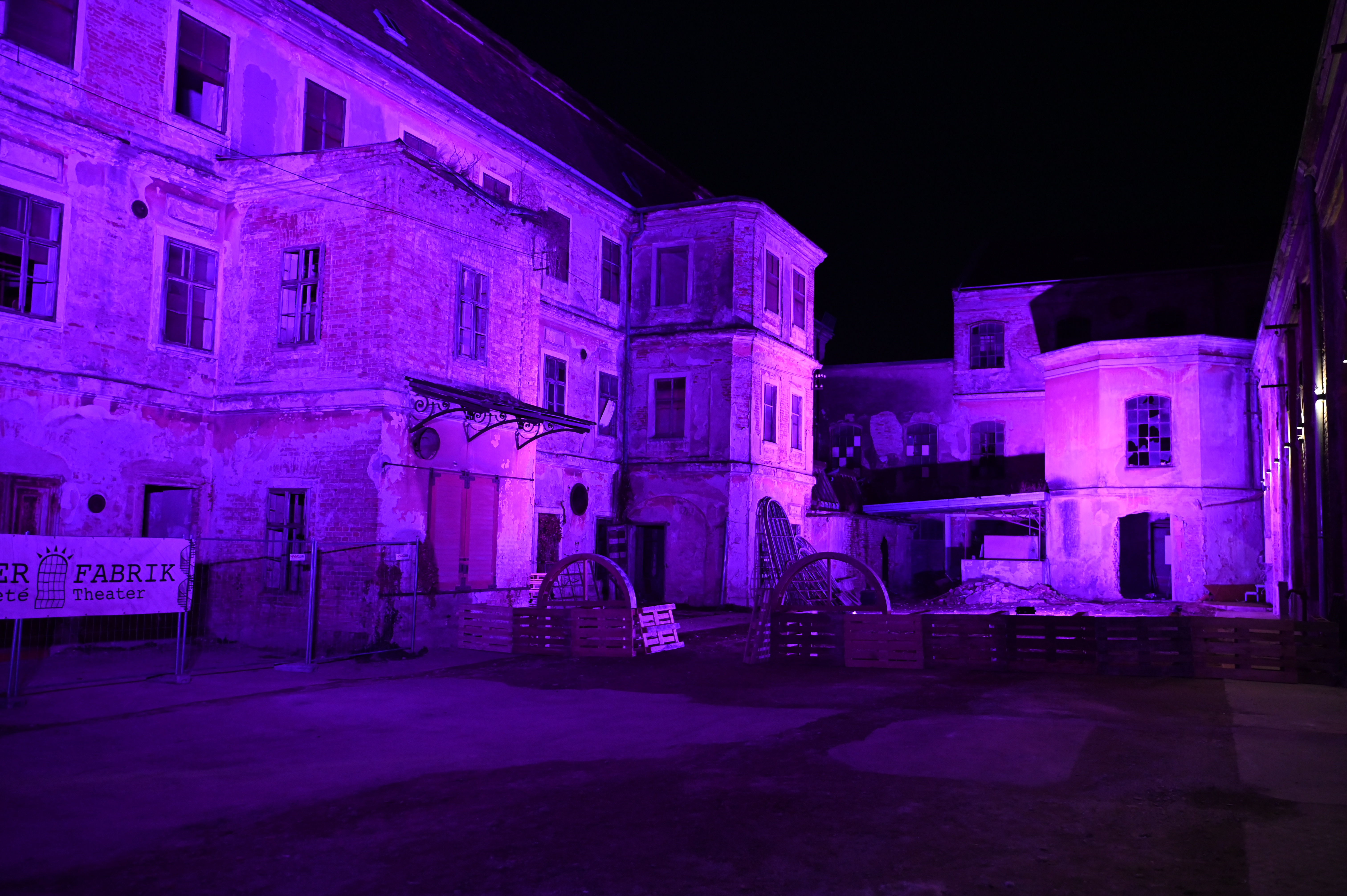 Hochzeitslocation: Außenbereich Nachts - Papierfabrik Varieté-Theater