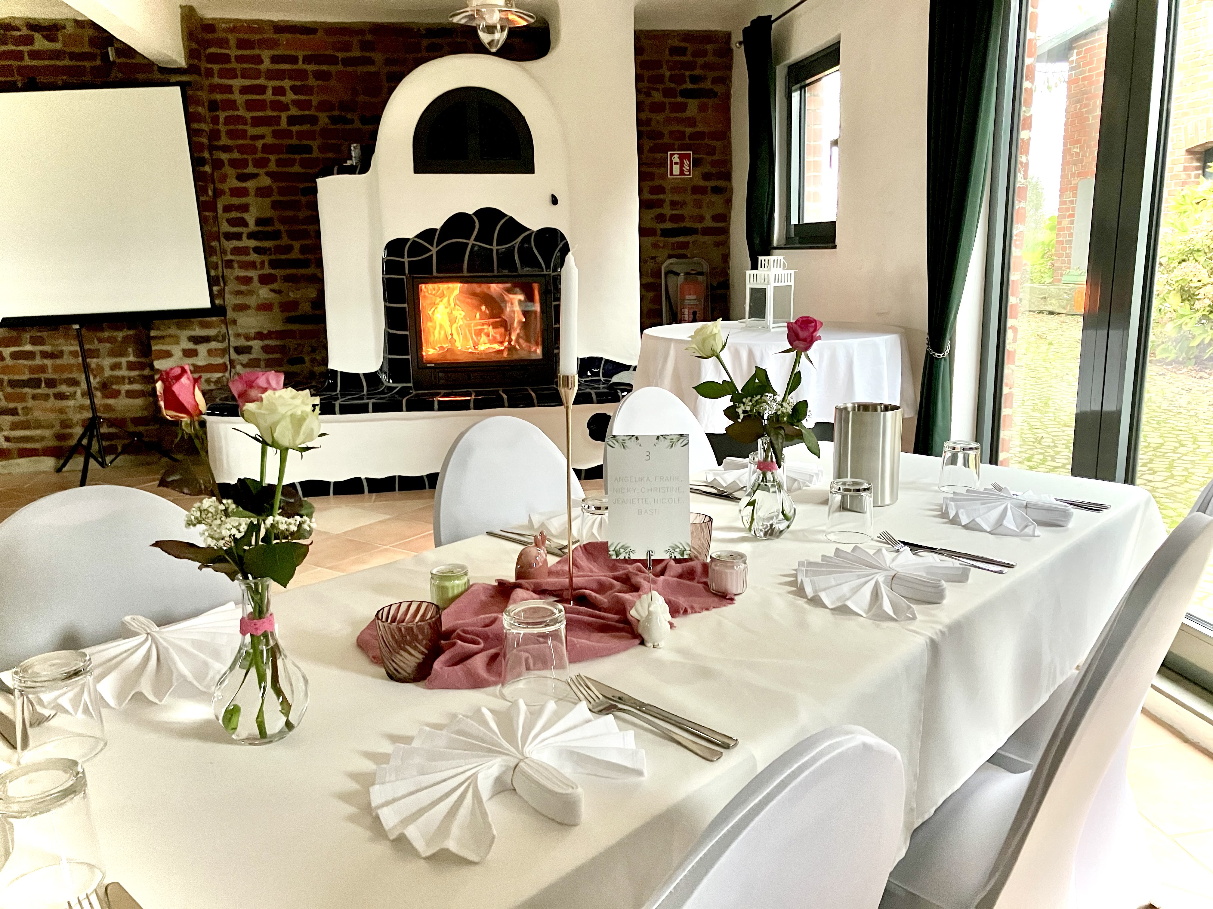 Hochzeitslocation: Deko rosa/gold - XS Events im Weidehof