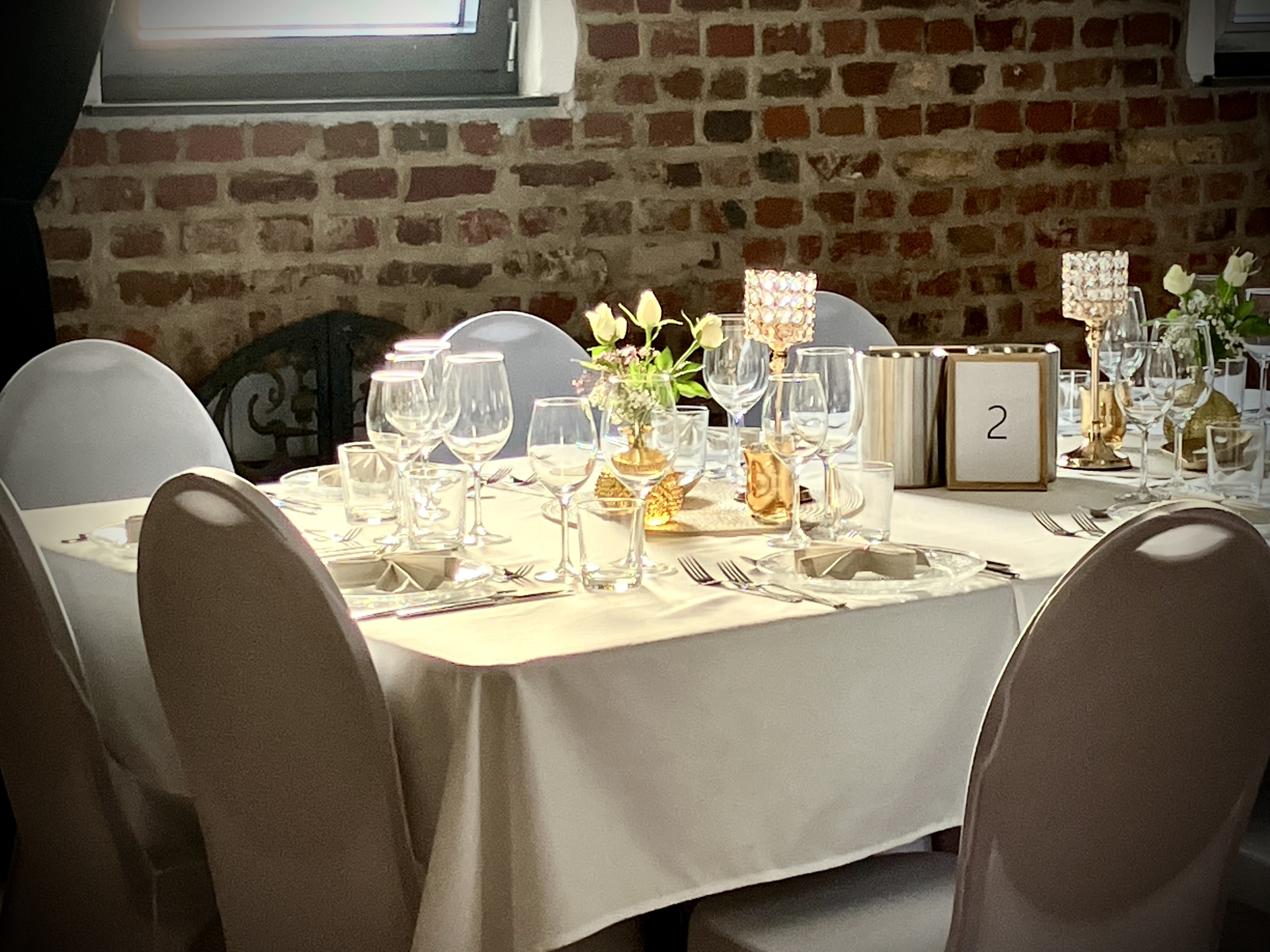 Hochzeitslocation: Deko beige/gold - XS Events im Weidehof