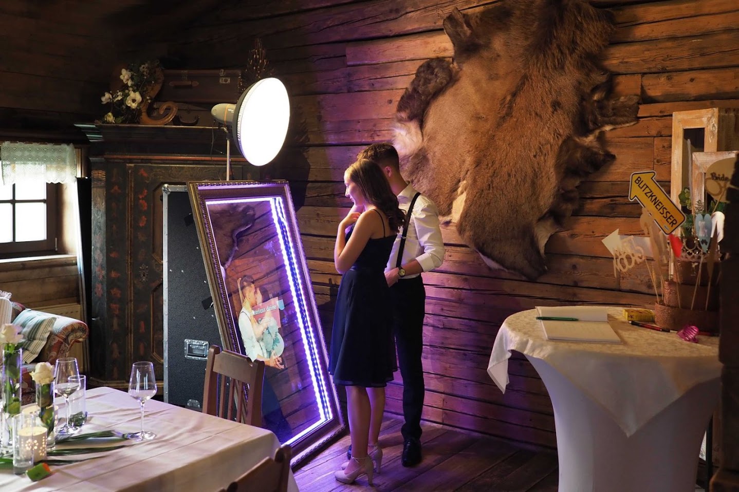 Winterhochzeit - Mirror Selfie Box auf der Eidenberger Alm - Fotobox und Mehr