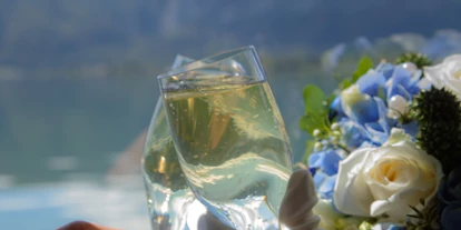 Winterhochzeit - Abtenau - Gratulation nach der Trauung an Bord - Mondsee Schifffahrt Hemetsberger