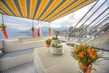 Hochzeitslocation: Catering an Bord - die Hochzeitstorte - Mondsee Schifffahrt Hemetsberger