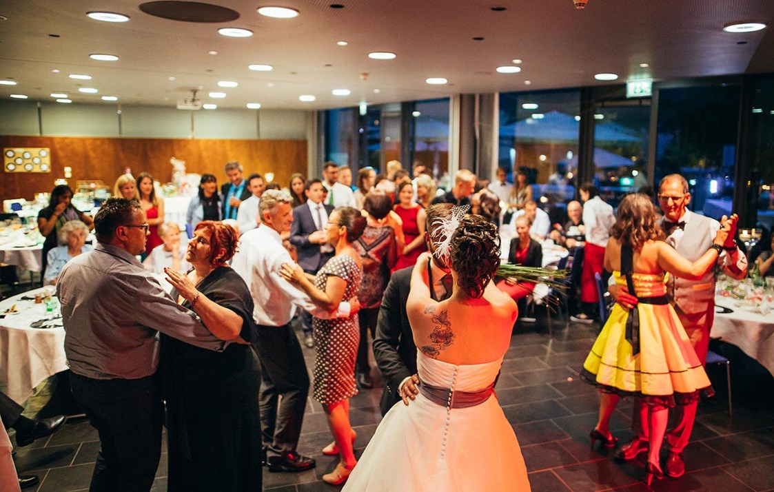 Hochzeitslocation: Tanzen bis in die späten Morgenstunden im Parkhotel Hall in Tirol.
Foto © blitzkneisser.com - Parkhotel Hall