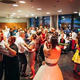Hochzeitslocation: Tanzen bis in die späten Morgenstunden im Parkhotel Hall in Tirol.
Foto © blitzkneisser.com - Parkhotel Hall