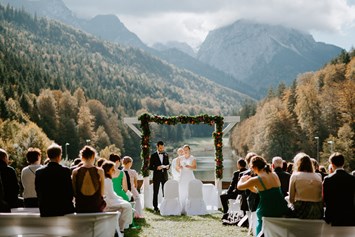 Hochzeitslocation: Trauung auf der Bergwiese am Riessersee in Garmisch-Partenkirchen - Riessersee Hotel Garmisch-Partenkirchen
