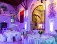 Hochzeitslocation: Galadinner im Kirchenschiff - Kloster UND
