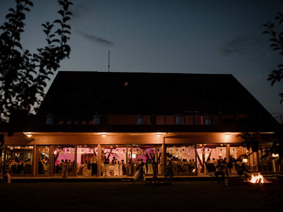 Hochzeitslocation: Der Heugade ist modern und doch urchig und bietet viel Platz auch bei grösseren Gesellschaften. - Bächlihof - Jucker Farm AG