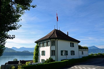Hochzeitslocation: Aussenansicht Jagd-Schloss - Swiss-Chalet Merlischachen