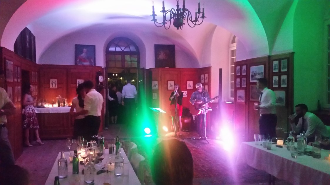 Hochzeitslocation: Party und Tanzfläche im Billard Saal - Event Schloss Reichenau