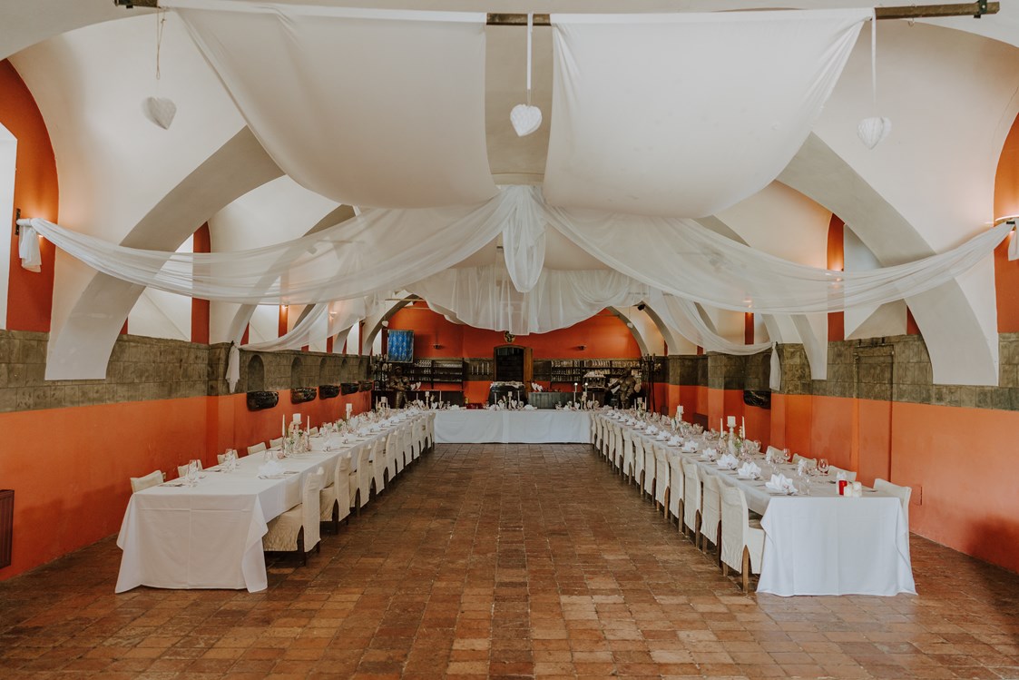 Hochzeitslocation: Der große Festsaal des Schloss Kornberg bietet Platz für 180 Hochzeitsgäste. - Schlosswirt Kornberg