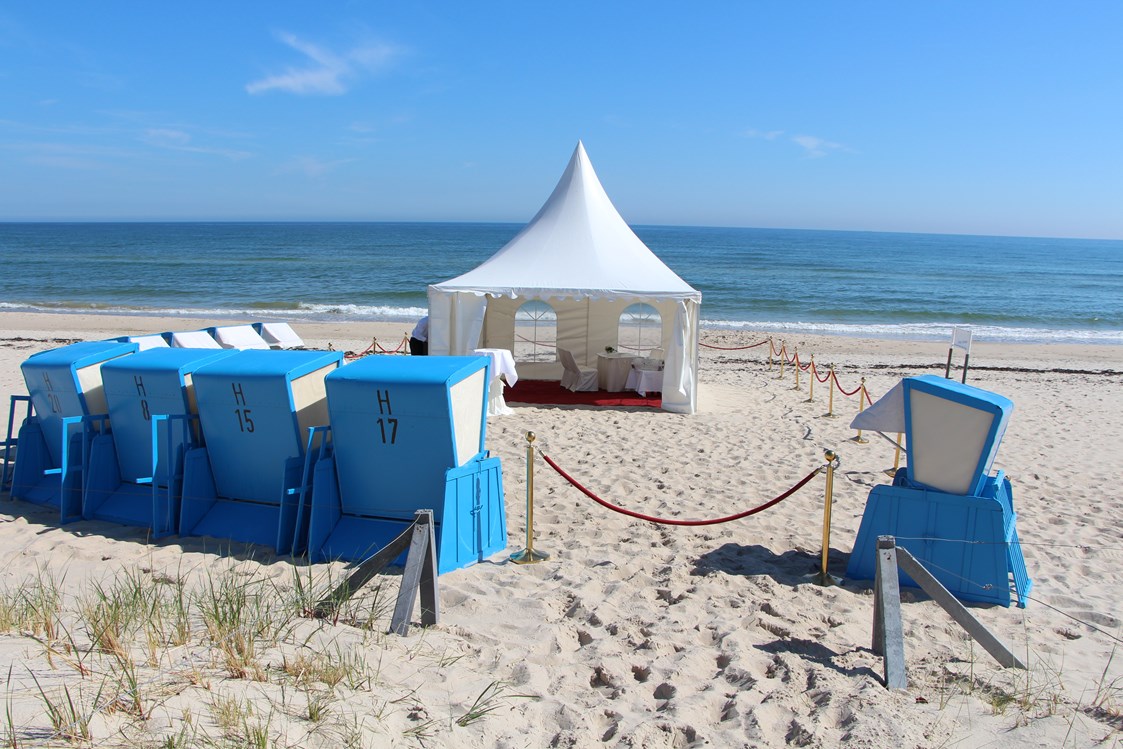 Hochzeitslocation: Strandhochzeit im Pavillon - Hotel Hanseatic Rügen & Villen