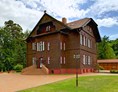 Hochzeitslocation: Schloss mit Schlossplatz ... hier würde der Sektempfang statt finden - Jagdschloss Waldsee