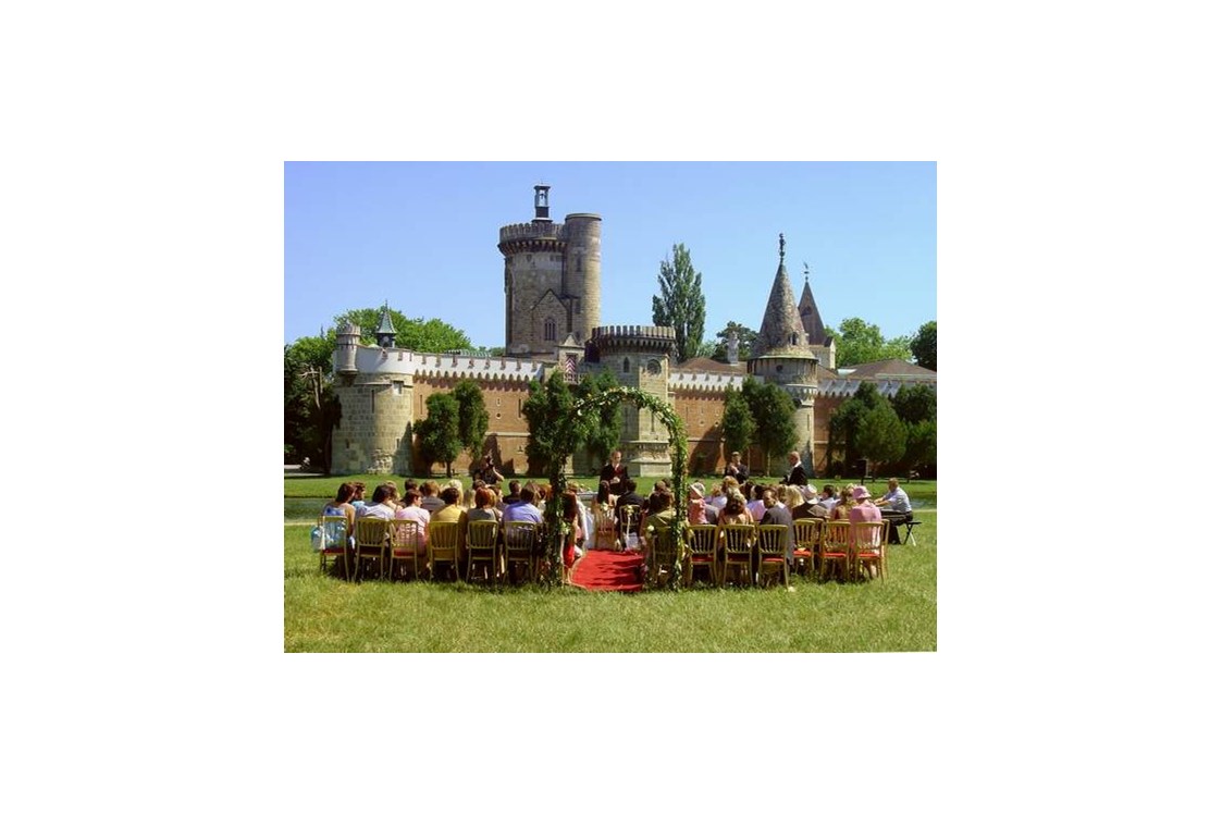 Hochzeitslocation: Wiese gegenüber Franzensburg - Schlosspark Laxenburg