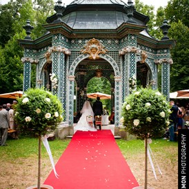 Hochzeitslocation: Heiraten im grünen Lusthaus des Schlosspark Laxenburg.
Foto © greenlemon.at - Schlosspark Laxenburg