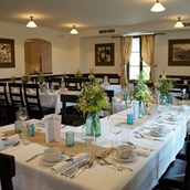 Hochzeitslocation - Platz für bis zu 80 Personen im gemütlichen Restaurant - Naturhotel Schloss Kassegg