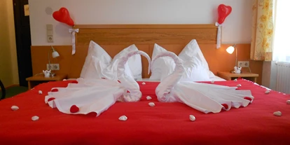 Winterhochzeit - Art der Location: Schloss - Wohlfühlzimmer für Ihre Hochzeitsnacht - Naturhotel Schloss Kassegg