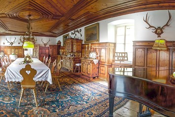 Hochzeitslocation: Zirbensaal - Gut Schloss Lichtengraben  - romantisches Schloss exklusive mieten