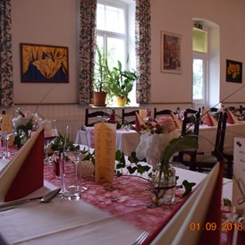 Hochzeitslocation: eine tolle Dekoration mit viel Geschmack - Bio Kräuterlandgasthaus mit Eventsaal für Hochzeiten