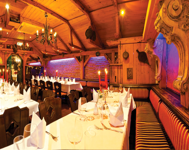 Hochzeitslocation: Unser Löwensaal maximal  40 Sitzplätze
mit Beamer, Leinwand, Dolby Digital System und Wlan & Klimaanlage - Restaurant Kardos K.u.K. Spezialitäten