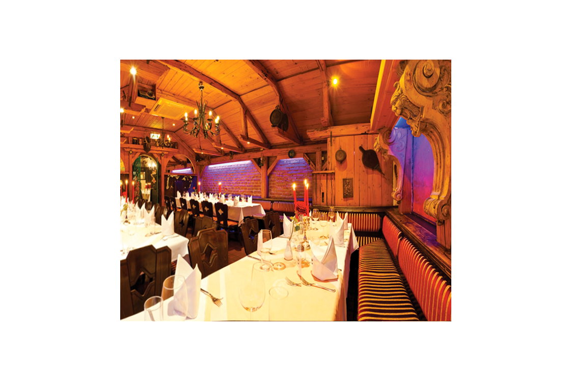 Hochzeitslocation: Unser Löwensaal maximal  40 Sitzplätze
mit Beamer, Leinwand, Dolby Digital System und Wlan & Klimaanlage - Restaurant Kardos K.u.K. Spezialitäten