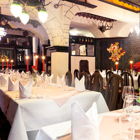Hochzeitslocation: Kardos Stüberl maximal 40 Sitzplätze
Wlan & Klimaanlage - Restaurant Kardos K.u.K. Spezialitäten