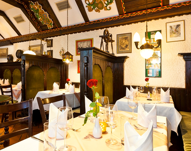 Hochzeitslocation: Kaiser Stüberl maximal 65 Sitzplätze
Wlan & Klimaanlage - Restaurant Kardos K.u.K. Spezialitäten