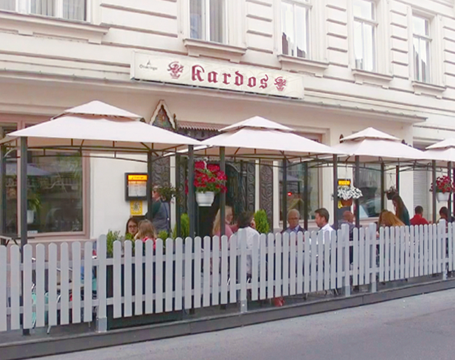 Hochzeitslocation: Kardos Terrasse bis zu 16 Sitzplätze - Restaurant Kardos K.u.K. Spezialitäten