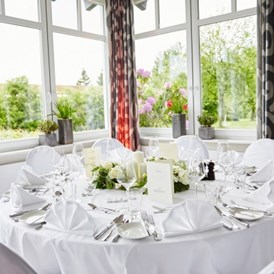 Hochzeitslocation: gedeckter Tisch - Golf Café Restaurant