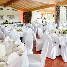 Hochzeitslocation: Festssal ganz in weiß.... - Golf Café Restaurant