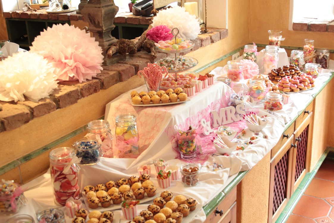 Hochzeitslocation: Wenn das Brautpaar besonders "süß" ist - Candybar! :-) - Hotel Prägant