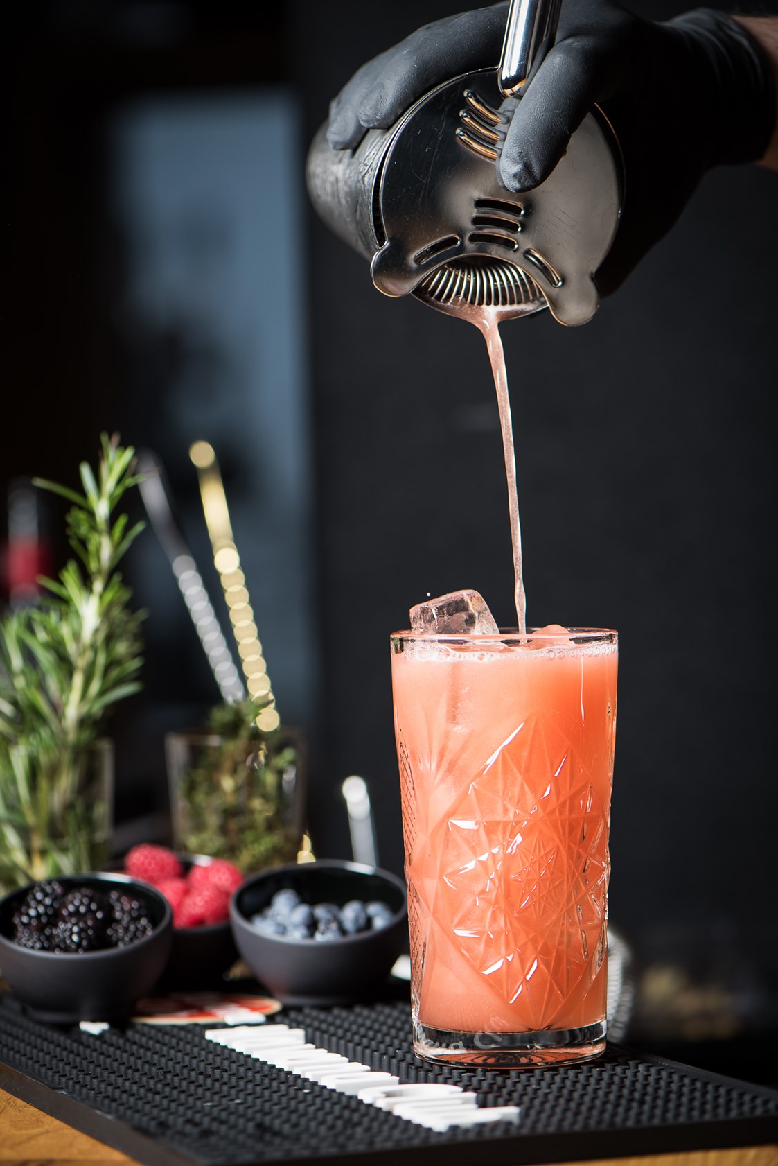 Hochzeitslocation: Cocktail in unserer Bar "Freiraum" - PURADIES Hotel & Chalets