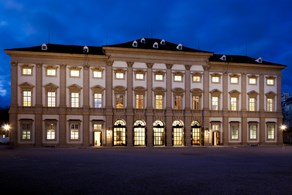 Hochzeitslocation: Die Südfassade des GARTENPALAIS
entworfen von Architekt Domenico Martinelli (1650–1718), um 1700
(c) Palais Liechtenstein GmbH / Akodu - Gartenpalais Liechtenstein