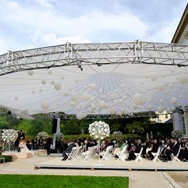 Hochzeitslocation: Trauung im Garten des Palais 
(c) Thomas Geist for elegantevents.at - Gartenpalais Liechtenstein