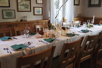 Hochzeitslocation: Gemütliches Kaminzimmer für gemeinsame Stunden. - Bergwirtschaft Bieleboh Restaurant & Hotel