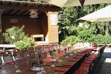 Hochzeitslocation: Tafel zum Sommerfest - Bergwirtschaft Bieleboh Restaurant & Hotel