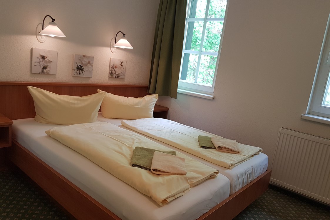 Hochzeitslocation: 5 Doppelzimmer, ein Einzelzimmer und eine Ferienwohnung laden zum Übernachten auf dem Berg ein - Bergwirtschaft Bieleboh Restaurant & Hotel