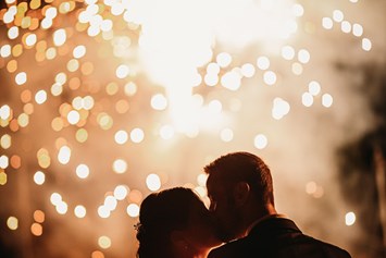 Hochzeitslocation: Ein Feuerwerk rundet die Hochzeitsfeierlichkeiten ab. - WEINGUT LEO HILLINGER