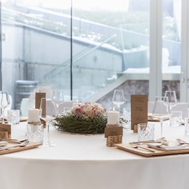 Hochzeitslocation: Der Festsaal des Weingut Leo Hillinger bietet Platz für bis zu 120 Hochzeitsgäste. - WEINGUT LEO HILLINGER