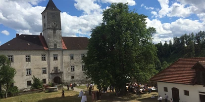 Winterhochzeit - Neumarkt im Mühlkreis - Der Schlosshof - viel Platz für's Feiern - Schloss Eschelberg