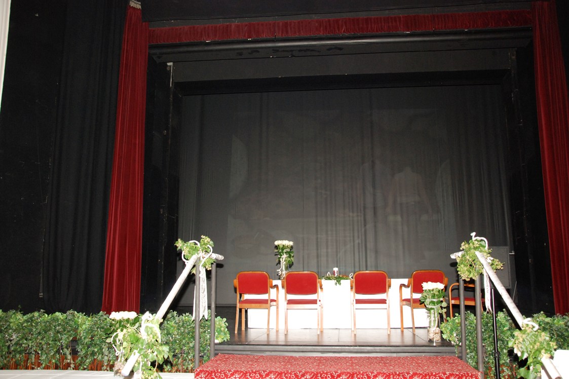 Hochzeitslocation: Trauung auf der Vorbühne des Stadttheaters Wels - Stadttheater Wels