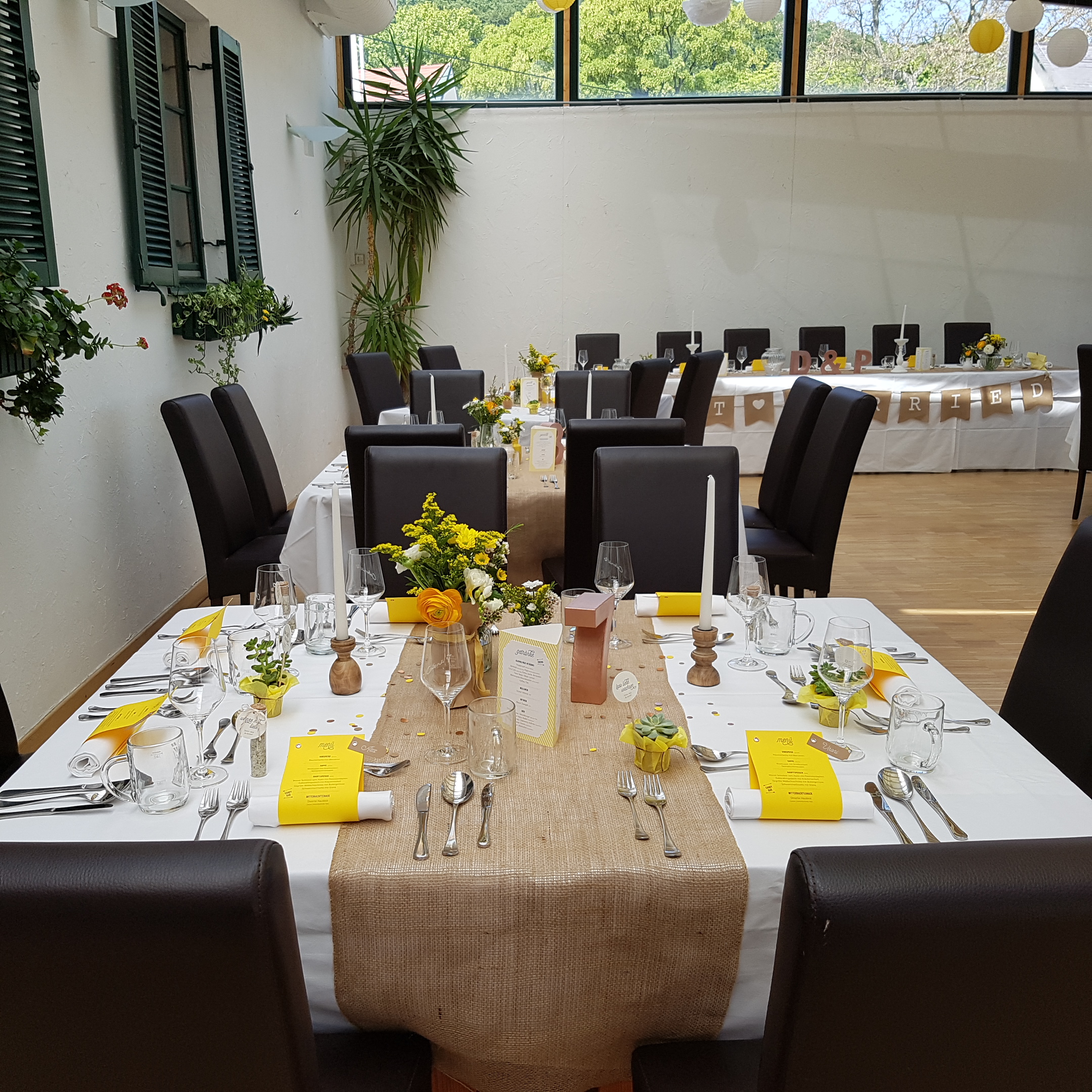 Hochzeitslocation: Etwas Gelb darf sein? - Waldgrill Cobenzl