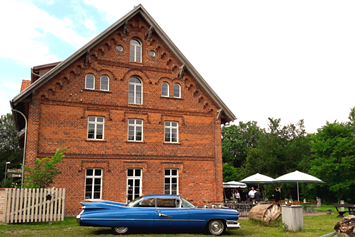 Hochzeitslocation: Hochzeitsauto vor der Bolter Mühle - Bolter Mühle
