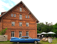 Hochzeitslocation: Hochzeitsauto vor der Bolter Mühle - Bolter Mühle