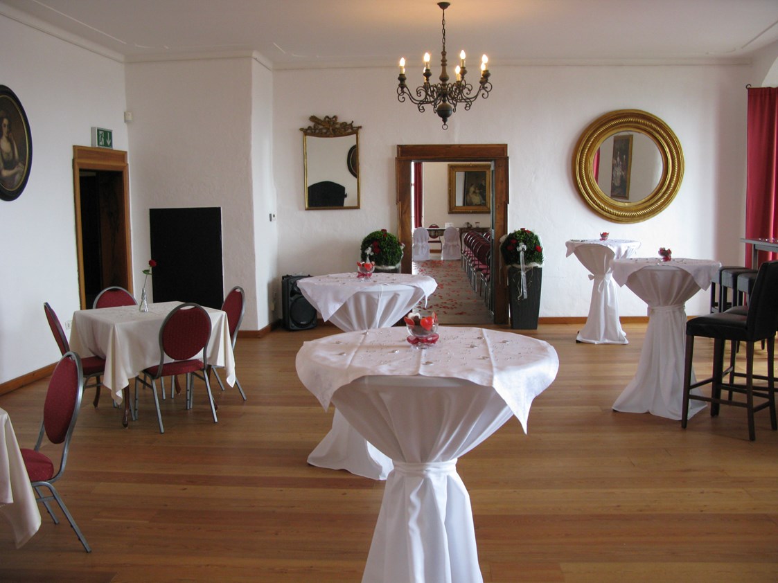 Hochzeitslocation: Schubertsaal mit Blick in den Kaisersaal - Schloss Steyregg