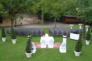 Hochzeitslocation: Trauung im Paradiesgarten - Schloss Steyregg