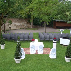 Hochzeitslocation: Trauung im Paradiesgarten - Schloss Steyregg
