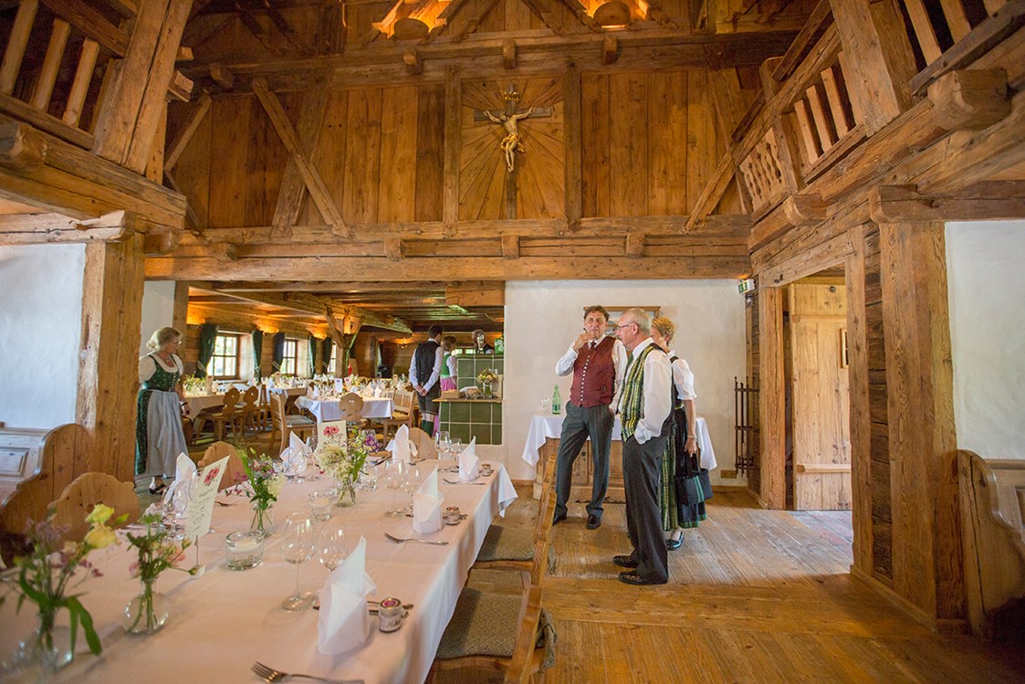 Hochzeitslocation: Heiraten im Laimer Urschlag - der größten Bauernstube in den Alpen.
Foto © sandragehmair.com - Laimer-Urschlag
