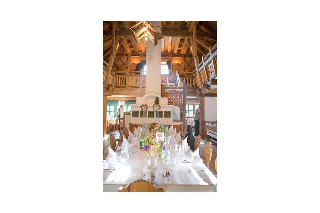 Hochzeitslocation: Heiraten im Laimer Urschlag - der größten Bauernstube in den Alpen.
Foto © sandragehmair.com - Laimer-Urschlag